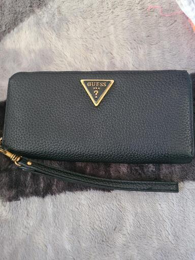 GUESS長財布