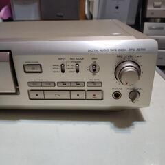 希少！高級DATデッキ　使用頻度少ない　DTC-ZE700 ゴールド作動良好　　本体のみ
の画像