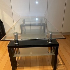ガラステーブルの画像