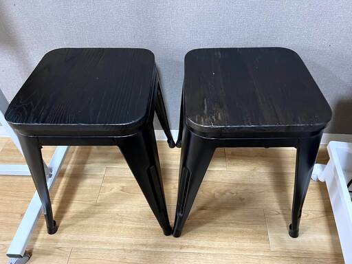 スチール製スタッキングチェア２脚セット