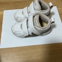 （値下げ）アシックス女の子16㎝白ゴールド