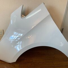 中古　メルセデス・ベンツ　Vクラス　左フロントフェンダー　一部歪みあり