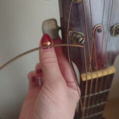 アコギ（スタンド、チューナー付き）の画像