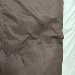 敷布団と枕(掛け布団はありません)の画像