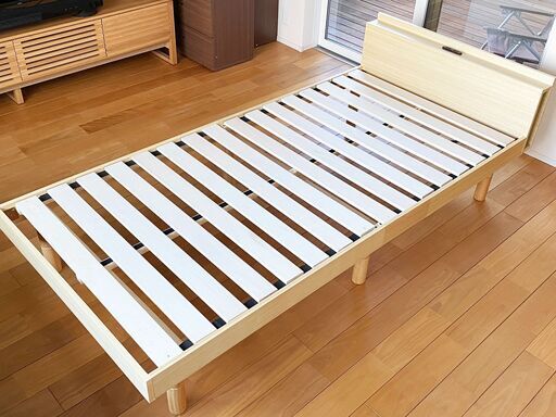 【受渡者決定】シングルベッド　すのこ　コンセント付き
