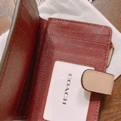 新品　coachの二つ折り財布の画像