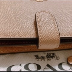 新品　coachの二つ折り財布の画像