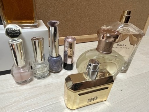 CHANEL他ﾊｲﾌﾞﾗﾝﾄﾞ ネイル用品、口紅、香水　まとめ売り