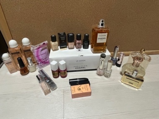 CHANEL他ﾊｲﾌﾞﾗﾝﾄﾞ ネイル用品、口紅、香水　まとめ売り