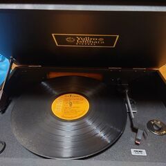 聴けるか不明なレコードプレーヤーとレコードお譲りしますの画像