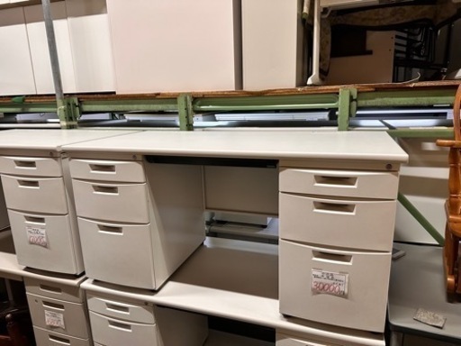 イトーキ　両袖机　幅1400 奥700 高さ700mm