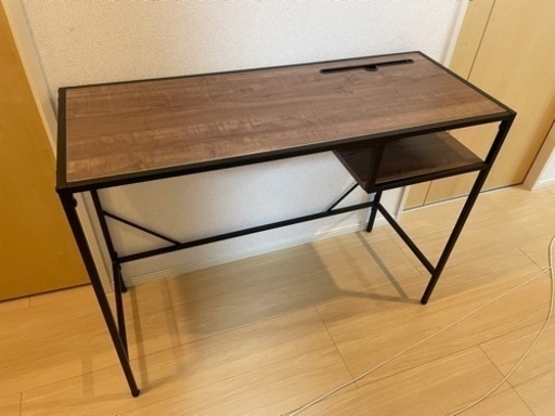 【超美品】シンプルでスタイリッシュなPCデスク
