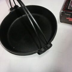 ★箱入すき焼き鍋、★未使用保管品、★鋳物製で重さも有り、★4～5人用26cm、箱少し傷み有、★お手数おかけします、プロフィール必読ですの画像