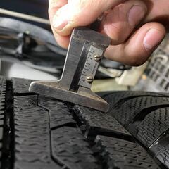 114.3 の5H・ハブ72mm インセット48 /215/55R18・アルミ付スタッドレス４本セット・22年22週の画像