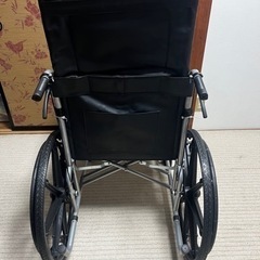 折りたたみ車椅子 の画像
