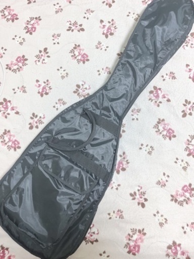 ギター、ヘッドホンアンプ、ケース、3点セット。