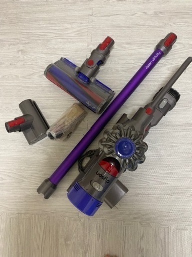 ダイソン V8 Fluffy SV10 ジャンク品