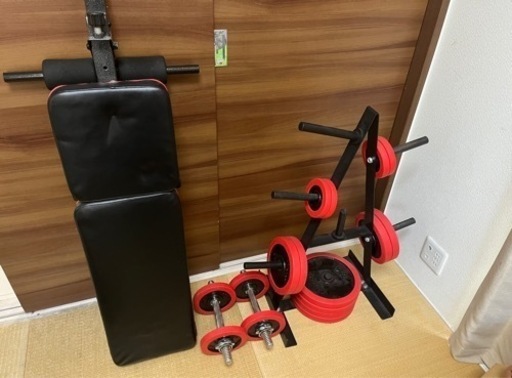 ダンベルセット、プレートラック、トレーニングベンチです！