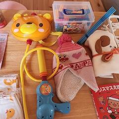 1つ100円で　未使用品あり　雑貨　タオル　おもちゃの画像