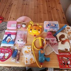 1つ100円で　未使用品あり　雑貨　タオル　おもちゃ