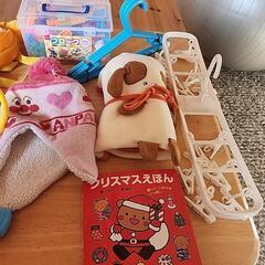 1つ100円で　未使用品あり　雑貨　タオル　おもちゃの画像