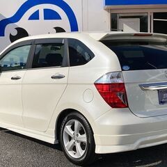 【このサイズで6人乗り！】シートのレイアウトが珍しいお車です！コンパクトな車体で6人乗れてすごく便利です！の画像
