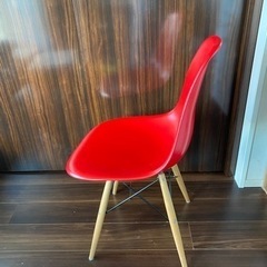 【取りに来て頂ける方】イームズのレプリカチェア赤の画像