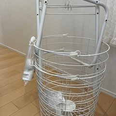 山善ランドリーバスケット　二段　ホワイト　さらに値下げしましたの画像