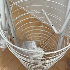 山善ランドリーバスケット　二段　ホワイト　さらに値下げしましたの画像
