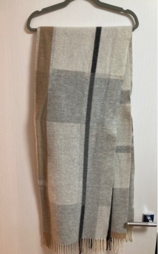 ホルツワイラー　マフラー　大判　ベージュ