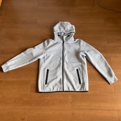 メンズ　XLサイズ　ユニクロ　スポーツ素材　パーカー　