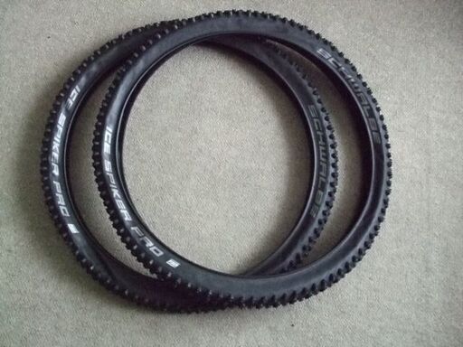 自転車用スパイクタイヤ　シュワルベ 　アイススパイカープロ 　パフォーマンス 26x2.1 スパイク 2本 　中古品