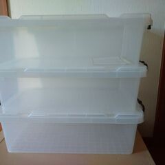 値下げ！　衣装ケース　プラスチック　３個の画像