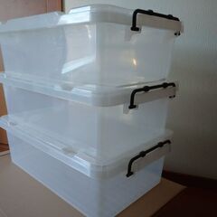 値下げ！　衣装ケース　プラスチック　３個の画像