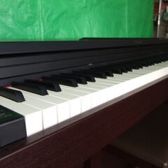 【紋別市発】電子ピアノ　８８鍵盤　MP101D-MH　 Roland　ローランド　自動演奏付き　作動確認　2006年製　個人使用品　譜面台欠品　足修理あり　椅子付き　引取限定　市内配達可の画像