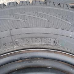 22年製バリ山スタッドレスタイヤ 145 80R13 ナット付きの画像