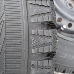 22年製バリ山スタッドレスタイヤ 145 80R13 ナット付きの画像