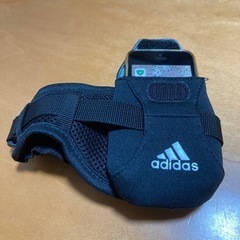 【受取者決定】adidas アームバンドの画像