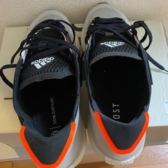 新品未使用　アディダス　スニーカー　28cm AVRYN U adidas ランニングシューズ　メンズ の画像