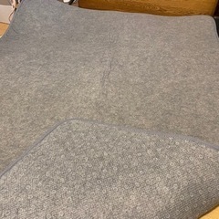 マット　滑り止めつき　カーペットの下に敷くもの