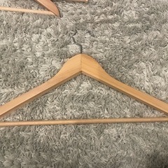 【取引中】IKEA木製ハンガー　14本　お譲りします。の画像