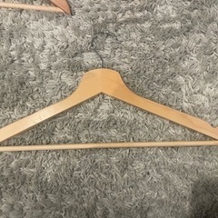 【取引中】IKEA木製ハンガー　14本　お譲りします。の画像