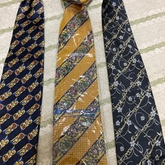 一本サービスの値段❣️🌸ハイブランド　ネクタイ👔👔👔三本の画像