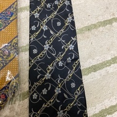 一本サービスの値段❣️🌸ハイブランド　ネクタイ👔👔👔三本の画像