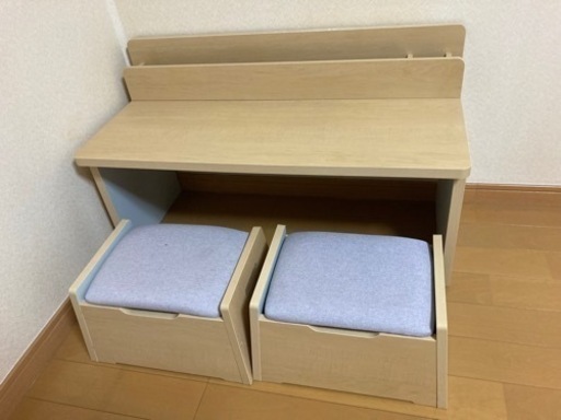 ⭕️現物写真載せ替え⭕️キッズ用デスク、絵本棚付き、キッズ用スツール、おもちゃ箱　2脚つき