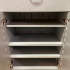 キッチン棚　食器棚の画像