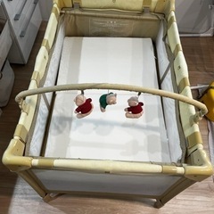 折りたたみベビーベッド　（敷マット+寝返り防止枕付き）ベビーサークル