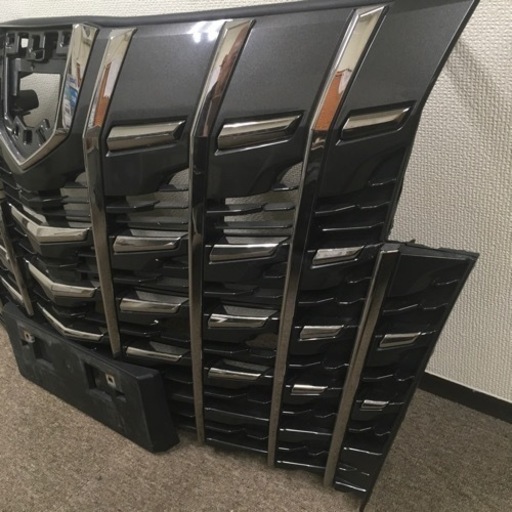 トヨタ  アルファード　フロントグリル