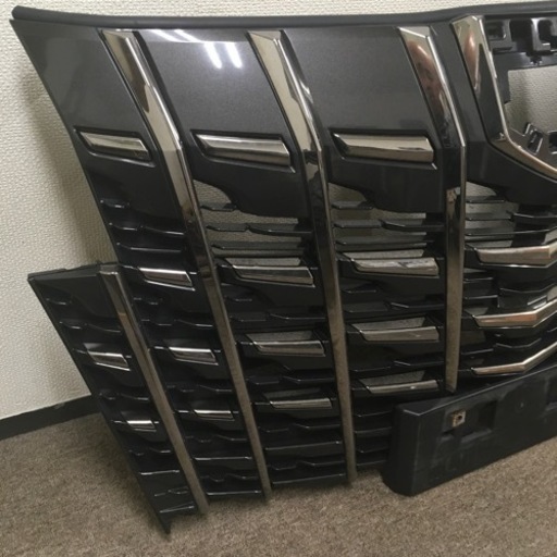トヨタ  アルファード　フロントグリル