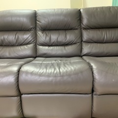 ニトリ ビリーバー3 本革電動リクライニングソファーの画像